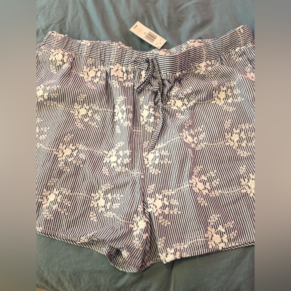 English Factory Blue and White Floral Embroidered Shorts - Picture 4 of 5